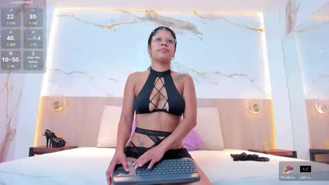 Snapshot of susan_elliot chatting on 11.22.25 Susan online show from 11.22.25