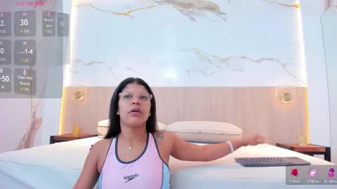 Snapshot of susan_elliot chatting on 11.24.25 Susan online show from 11.24.25