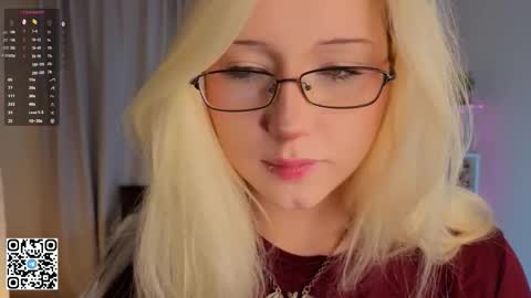 Snapshot of susannkesley chatting on 12.18.25 Eva online show from 12.18.25