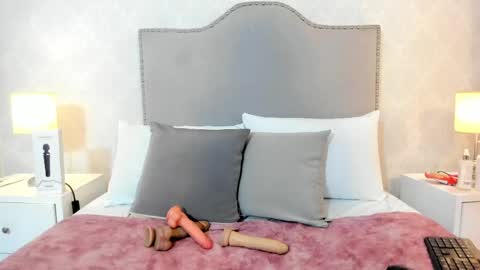 susanthomass online show from 04.27.26