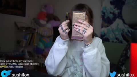 Snapshot of sushifox chatting on 01.21.25 online show from 01.21.25