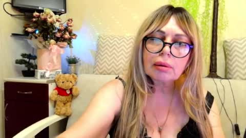 Snapshot of susiexnoreen chatting on 06.27.26 SusiexNoreen online show from 06.27.26