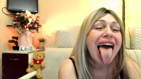 Snapshot of susiexnoreen chatting on 07.06.26 SusiexNoreen online show from 07.06.26