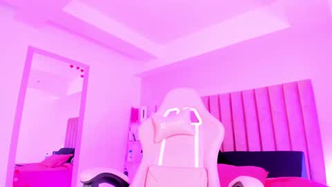 Snapshot of sussan_nicolle1 chatting on 10.17.25 Sussan Nicole online show from 10.17.25