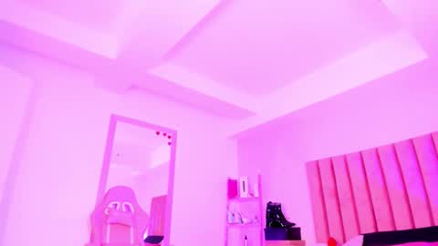 Snapshot of sussan_nicolle1 chatting on 10.20.25 Sussan Nicole online show from 10.20.25