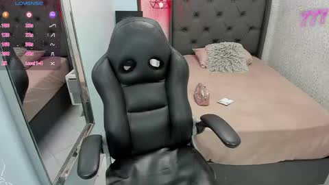 S U Z E T  online show from 04.23.26