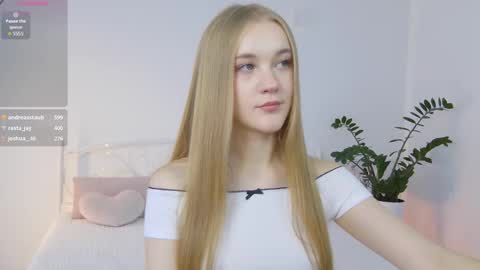 Snapshot of suzipons chatting on 10.08.25 Suzi online show from 10.08.25