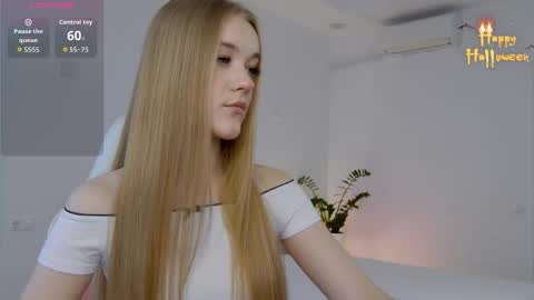 Snapshot of suzipons chatting on 10.16.25 Suzi online show from 10.16.25