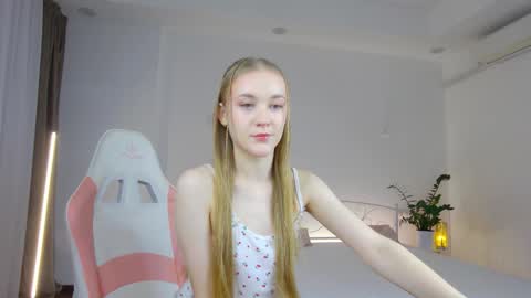 Snapshot of suzipons chatting on 11.30.25 Suzi online show from 11.30.25