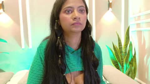 Snapshot of suzyfox chatting on 03.02.26 Suzy online show from 03.02.26