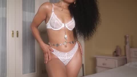 Snapshot of suzysuza chatting on 09.15.25 suzysuza online show from 09.15.25