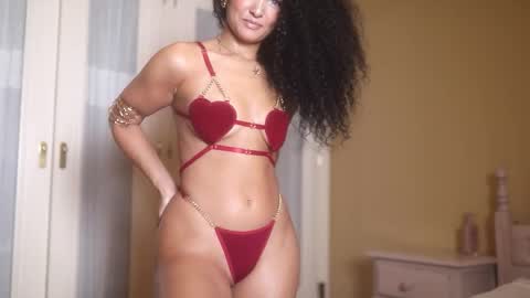 Snapshot of suzysuza chatting on 09.16.25 suzysuza online show from 09.16.25