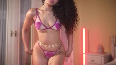 Snapshot of suzysuza chatting on 09.22.25 suzysuza online show from 09.22.25