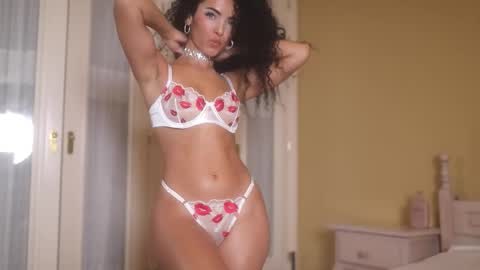 Snapshot of suzysuza chatting on 11.20.25 suzysuza online show from 11.20.25