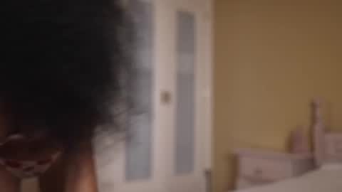 Snapshot of suzysuza chatting on 12.01.25 suzysuza online show from 12.01.25