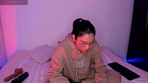 suzzann_rugg online show from 03.06.26