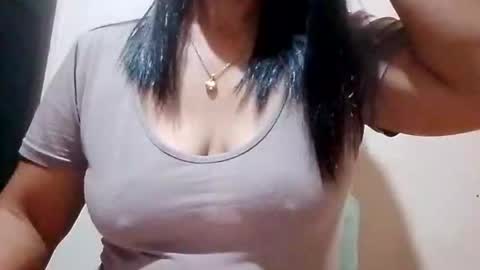 suzzie_hot online show from 12.22.25