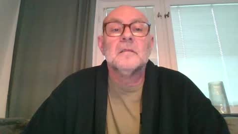 Snapshot of svenskdaddy chatting on 12.28.24 svenskdaddy online show from 12.28.24