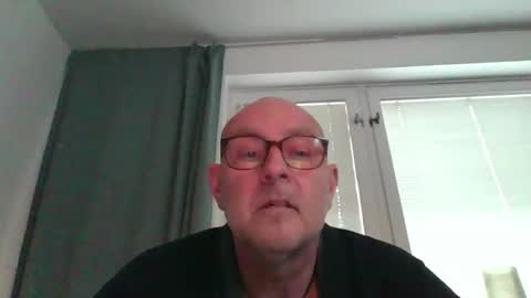 Snapshot of svenskdaddy chatting on 02.25.25 svenskdaddy online show from 02.25.25