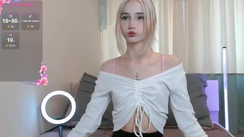 Snapshot of sw33t__berry chatting on 09.22.25 l1sa spears online show from 09.22.25