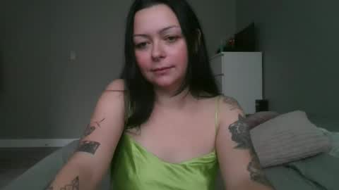 Snapshot of sweatymommy chatting on 09.26.25 Nelly online show from 09.26.25