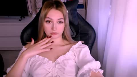 Snapshot of sweeet_baby0 chatting on 10.27.25 Kate online show from 10.27.25