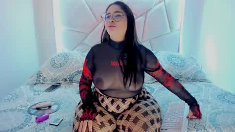 Nikki model independent online show from 12.04.25