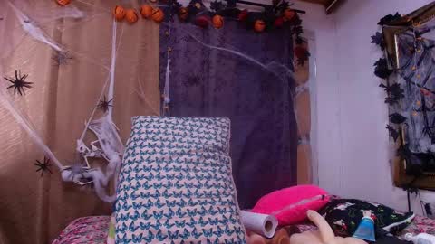 Snapshot of sweegirl_ chatting on 10.30.25 Debora online show from 10.30.25