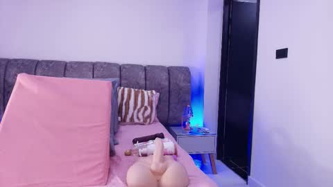 Snapshot of sweegirl_ chatting on 11.11.25 Debora online show from 11.11.25
