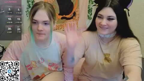 Snapshot of sweet4t chatting on 11.21.25 Haeyang Torry online show from 11.21.25