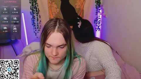 Snapshot of sweet4t chatting on 11.23.25 Haeyang Torry online show from 11.23.25