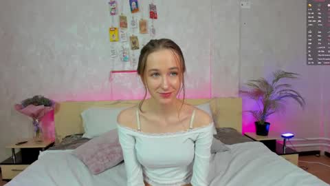 Monica  GTM 3MoTuWeFrSa 500pm-1000pm  online show from 02.09.25