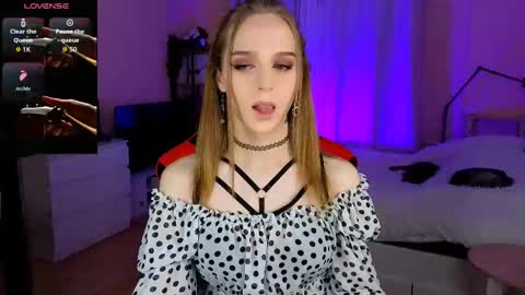 Snapshot of sweet_ali3s chatting on 09.21.25 Call me Alis online show from 09.21.25