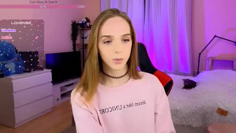 Snapshot of sweet_ali3s chatting on 09.22.25 Call me Alis online show from 09.22.25