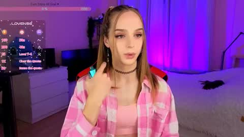 Snapshot of sweet_ali3s chatting on 09.25.25 Call me Alis online show from 09.25.25