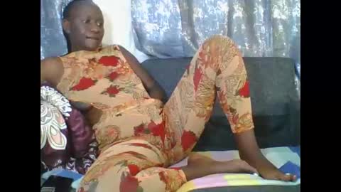 Snapshot of sweet_blackberry93 chatting on 12.01.25 bella online show from 12.01.25