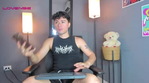 Snapshot of sweet_boysxss chatting on 03.29.26 Theo ithan leo online show from 03.29.26