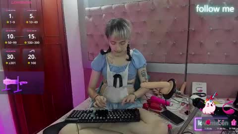  emmili  online show from 11.18.25