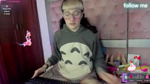 Snapshot of sweet_emmili chatting on 03.27.26 emmili online show from 03.27.26