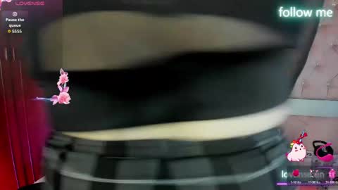 Snapshot of sweet_emmili chatting on 04.22.26 emmili online show from 04.22.26