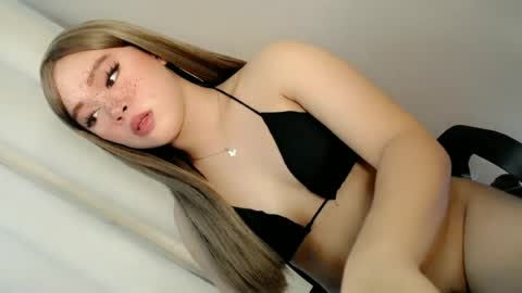 Snapshot of sweet_honeylove chatting on 06.28.26 Anisha online show from 06.28.26