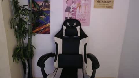 Snapshot of sweet_lady14 chatting on 10.29.25 sweet_lady14 online show from 10.29.25