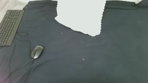 Snapshot of sweet_larra chatting on 11.19.25 sweet_larra online show from 11.19.25