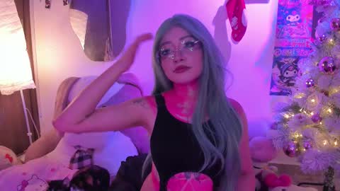 Snapshot of sweet_lilly_sweet chatting on 12.01.25 sweet_lilly_sweet online show from 12.01.25