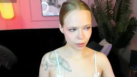 Snapshot of sweet_lucile chatting on 05.06.26 Lucy online show from 05.06.26