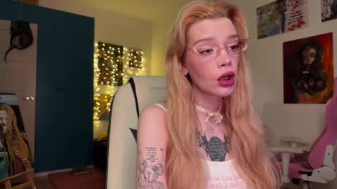 Snapshot of sweet_melissa133 chatting on 01.26.25 Melissa. Join me on Fansly link in social medias online show from 01.26.25