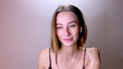 Snapshot of sweet_mia_91 chatting on 03.08.25 Mia online show from 03.08.25