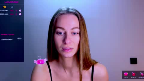 Snapshot of sweet_mia_91 chatting on 09.28.25 Mia online show from 09.28.25