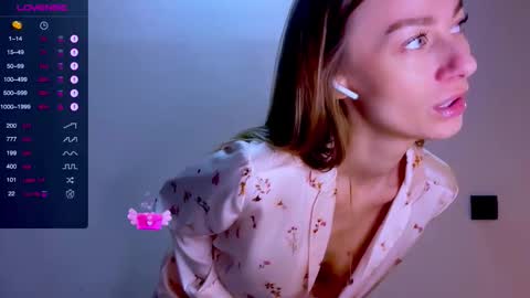 Snapshot of sweet_mia_91 chatting on 10.11.25 Mia online show from 10.11.25