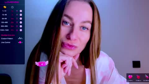 Snapshot of sweet_mia_91 chatting on 10.13.25 Mia online show from 10.13.25